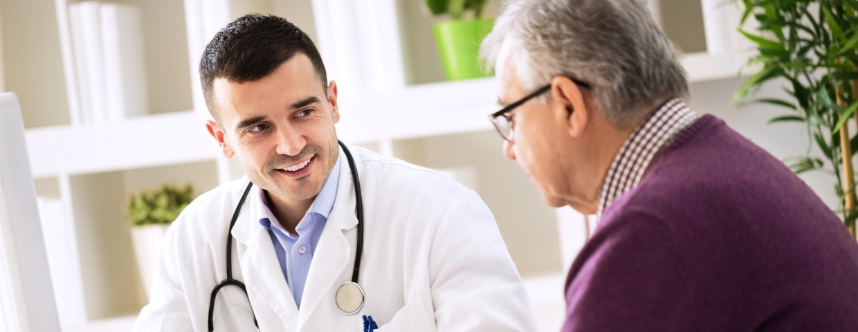 cardiologist meeting with patient cardiologist meeting with patient