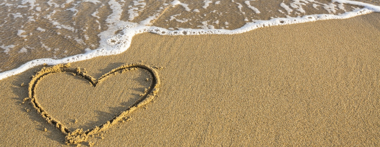 heart in sand heart in sand
